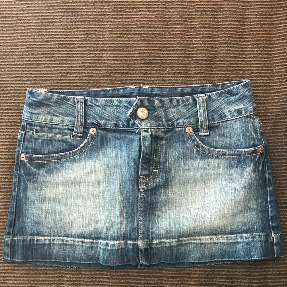 Super cute American Eagle mini skirt! Never worn.